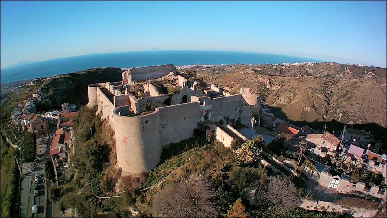 Апартаменти L'Isola Di Ago Torregrotta Екстер'єр фото